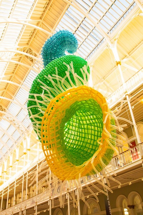 fer1972:  A Sculpture made of 10,000 Balloons by Jason Hackenwerth
