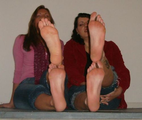 Two large-feeted women: Mikayla Miles and Caroline Welz, 206 cm, shoe size 48 EU