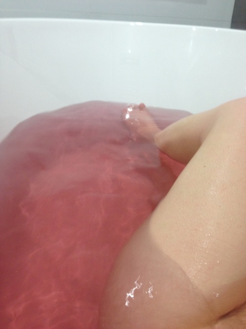 lots-of-fucking:  skinbasic:  a little bit of stress relief 🙏   ~ 