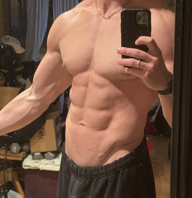 aestheticsupremacy:shred’s still popping even on thanksgiving. 