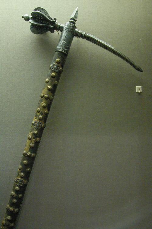 teadrunktailor: urnord: owloftherearburghs: Maces and the warhammers known as horseman’s pick.