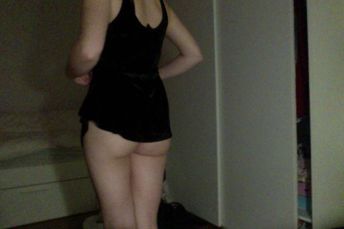 cute-porn-princess:look at my pretty dress (and my panties hehe) I was looking