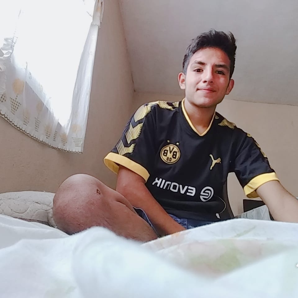 morrocalientexxx:  chacalitoscuerna:  Alex Peña Maldonado. 18 años, de la colonia