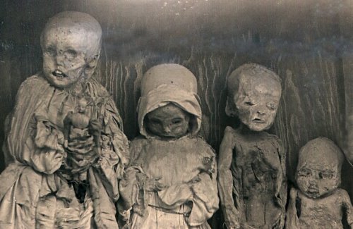 innercurtain: Mummies of Guanajuato