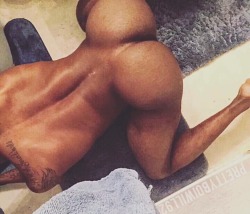 iloveazz89:  iloveazz89.tumblr.com   To submit