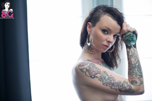 suicidegirlslover:  Crystal Suicide