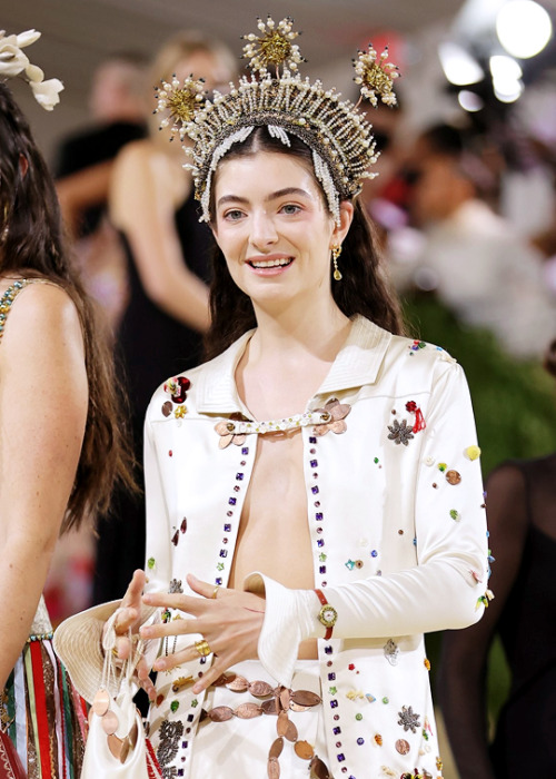 Lorde attends The 2021 Met Gala in New York City (13/09)
