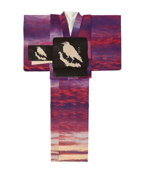 That sunset sky kimono!!!! Such a beautiful color scheme (kimono and crow obi by Gofukuya)