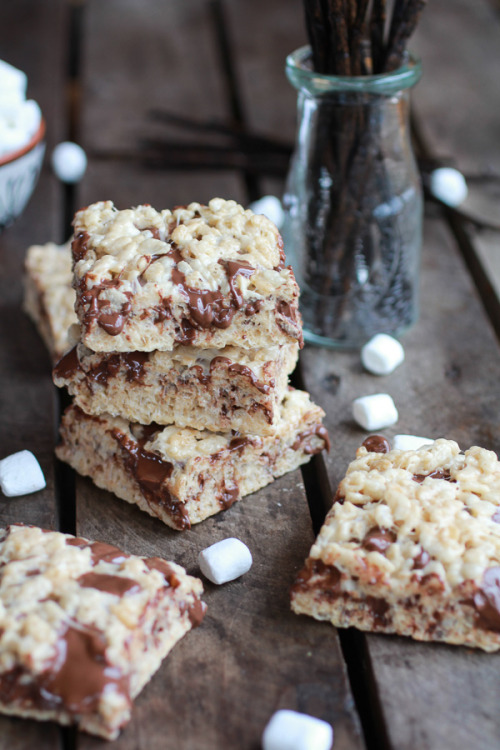 sweetoothgirl:  Brown Butter Vanilla Bean and Nutella Swirled Rice Krispie Treats 