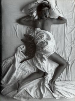 80s-90s-supermodels:  “Beauty Sleep”,