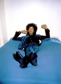 babeimgonnaleaveu:Jimi Hendrix photographed by Petra Niemeier, 1967.