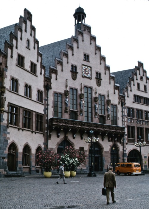 Zwei Ansichten fast Jahrhundert auseinander: Rōmerberg, Altstadt, Frankfurt Am Main, Hessen, Deutsch