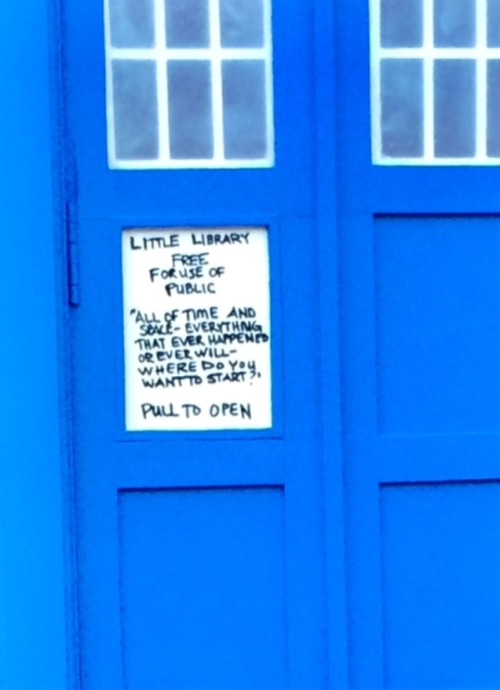 a-kind-of-library:  Look what I stumbled upon on my walk! A mini library. I’ve only ever seen 