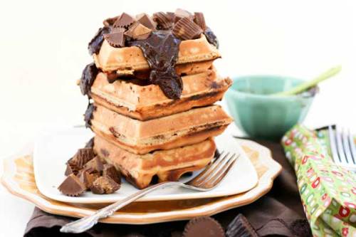 cookiesandcurves:Reeses Peanut Butter Chocolate Waffles  