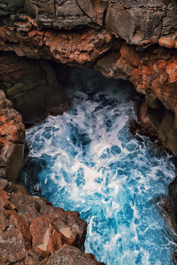 aestum:  exploring caves in Muhana Bay, amazing experience (by Adonis Arias)