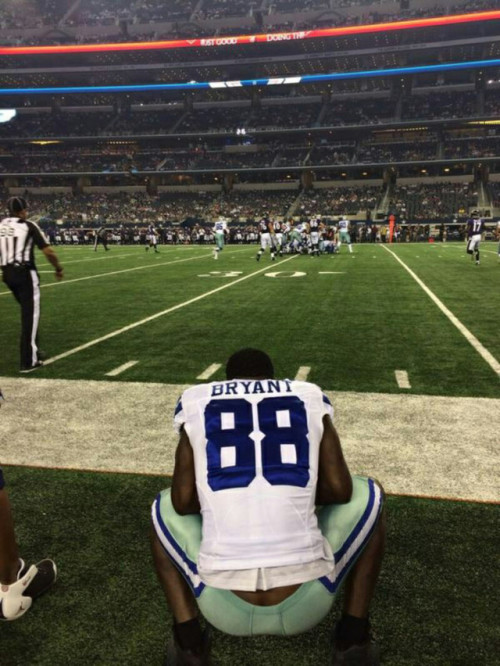 downtofuck513: lamarworld1:(PART 1) Dez Bryant booty &amp; bulge Dez Need me one legit, like thi