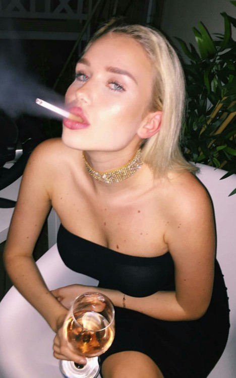 rockinout2:  smokingsexplayground:  Sexy Smoking Hottie  Miss cola cherry on Instagram