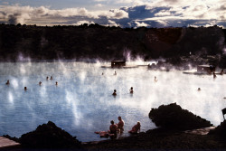 unrar:    Bathers swimming amidst the steam in the Blue Lagoon, a large hot spring, Iceland 2000,   Jonas Bendiksen. 