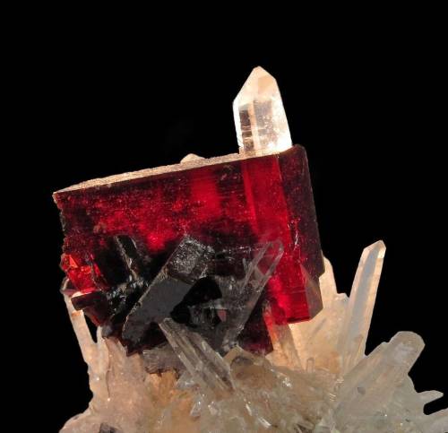 ifuckingloveminerals:  Hubnerite, Quartz, Calcite, ScheeliteHuayllapon Mine, Pasto Bueno, Ancash Department, Peru