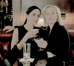 gillianandersons:  Gillian Anderson and Archie Panjabi on The Fall. 