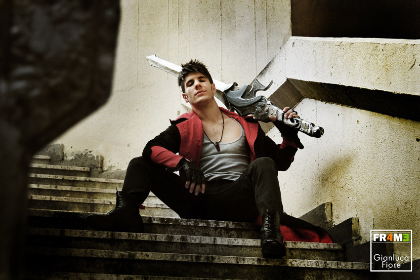 gaymerwitattitude:  Gaymers behold, The Real Live “Dante from DmC”! This Cosplayer