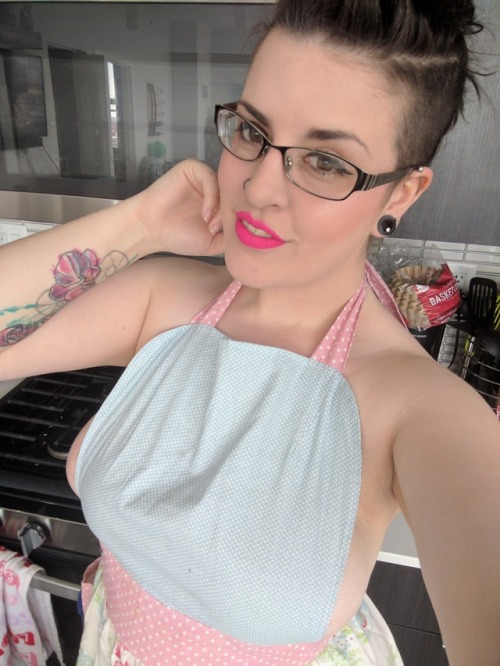 Porn photo nickisunshine:💐 I am a pin-up housewife