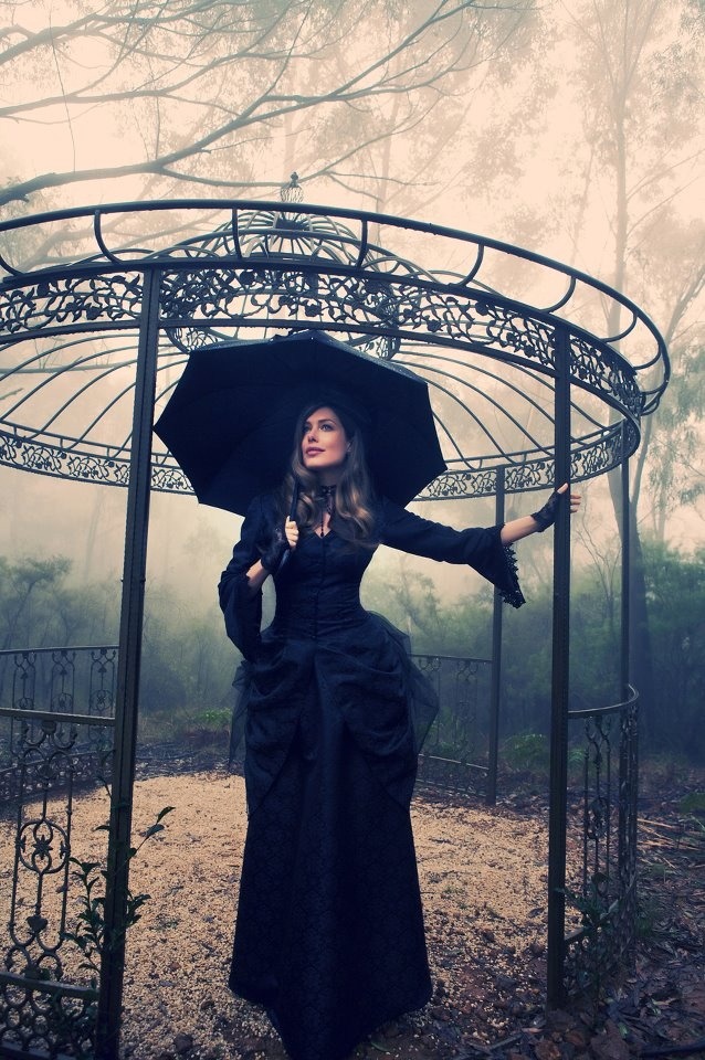 victorian-goth:  Victorian goth http://victorian-goth.tumblr.com/ 