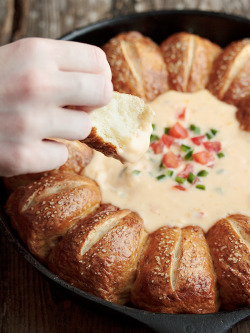 do-not-touch-my-food:  Skillet Pretzel Rolls