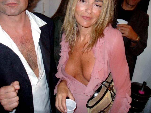 pussyslip:  More nip slips and pussy slips pics at http://pussyslip.tumblr.com/