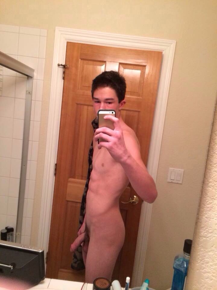 yungerdaddy:  Tasty. princeofrails:  Do you want to share your hot body with the