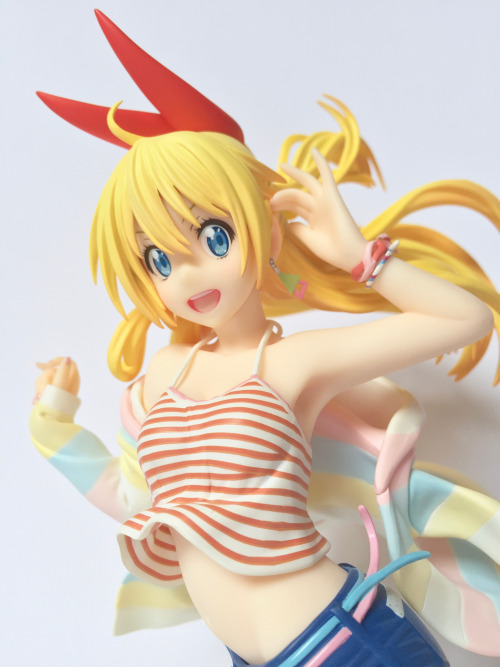 Hello everyone!I’m back with another figure review and this time we have our tsundere Chitoge Kirisa