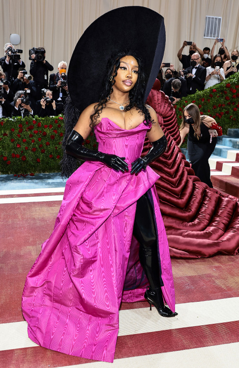 fashionsfromhistory:FASHIONS FROM HISTORY’S TOP 10 MET GALA LOOKS1) Lizzo in Thom Browne2) Billie Ei