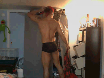 jayshausoffitness:  Getting ready to go out for a run! BUNDLE UP!!! <3  message me on IG- @jay_lifts 