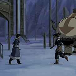 lokgifs:  korra + [ hugging ] her mom for   llaracrofts     that last too T T