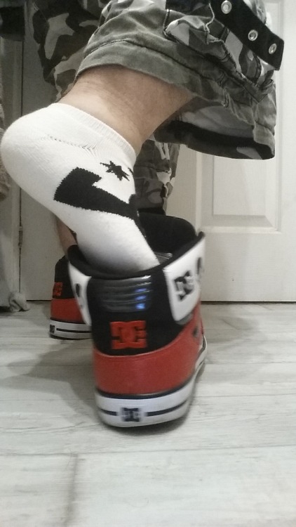punkcub101: My DC Spartans Skullcandy and DC socks