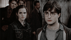 Emma Watson & Daniel Radcliffe   Tumblr_on0szum0Uv1w4sq2so8_250