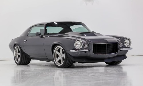 forgeline:   Is it just as important to look good as it is to go fast? Jeff Stevens’ 1971 Chevrolet Camaro looks amazing both inside and out, thanks in part to a custom interior by the award-winning Avant-Garde Design. It’s powered by a 525HP 376ci