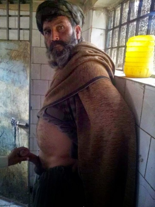 lundraja:  I wonder what this magnificently dignified man …from the north West of the subcontinent thought of this …Any guesses? 