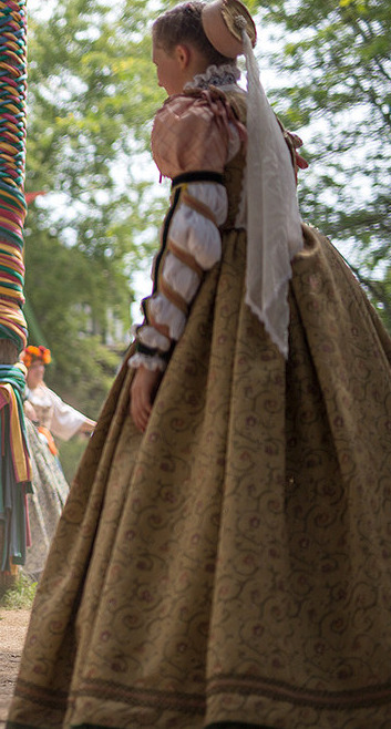 Elizabethan Golden Gown (Bristol Renaissance Festival, 2017)