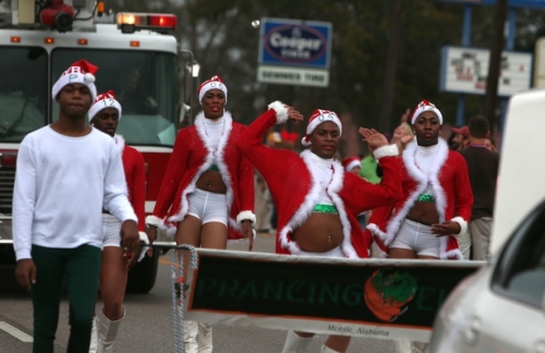 bblackgoldd: buzzfeedlgbt: Alabama Town Is Outraged After Accidentally Hiring Gay Cheerleading Squad