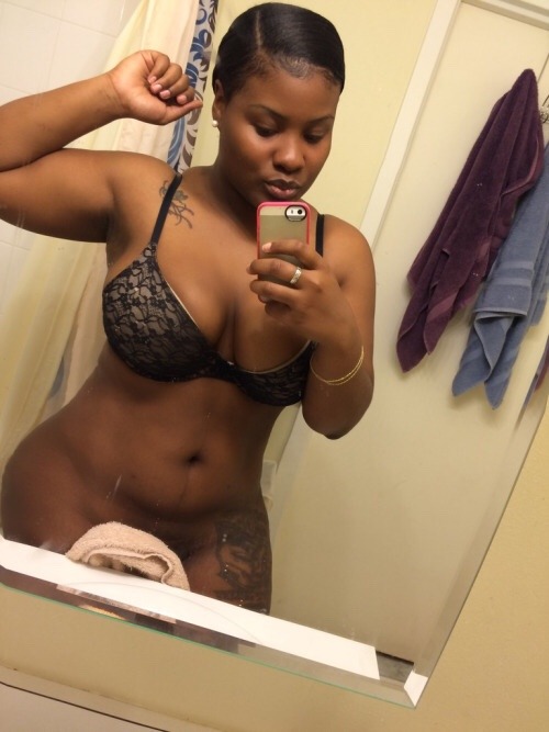 lovehertidalwave:  👏🏿️👏🏿️👏🏿️Lovely Submission from oomf. I love her shape, her confidence, her beauty!!