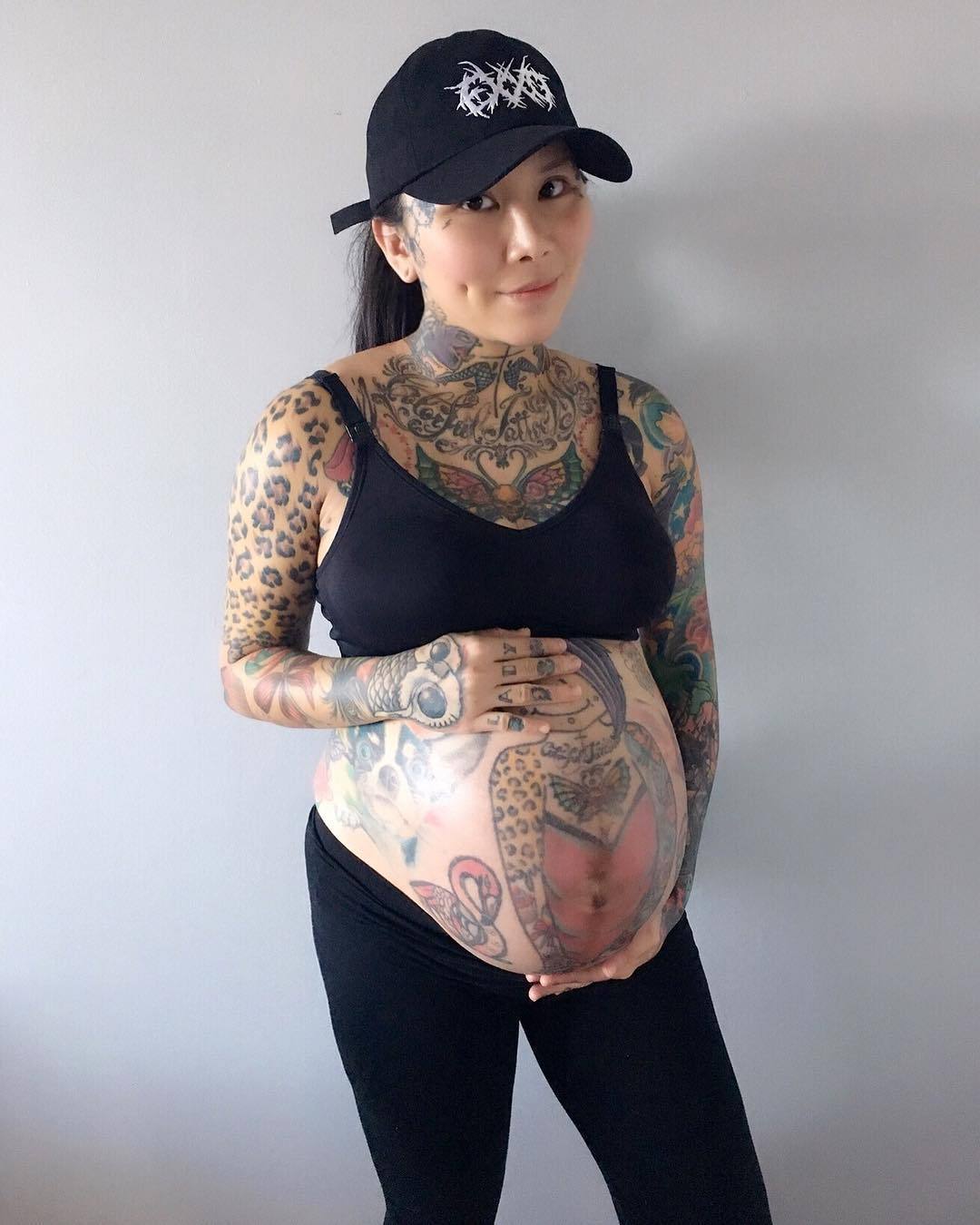 pregnantasianperfection:another pregnant tattooed mommy~