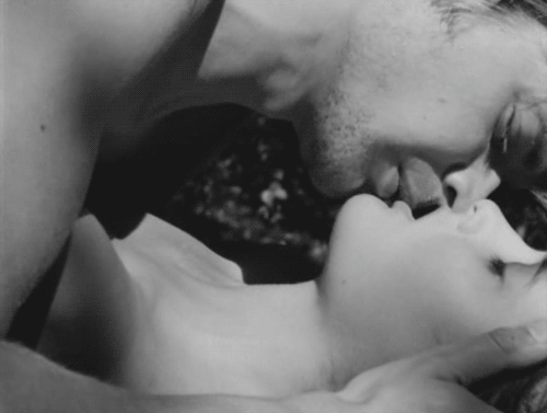 CRAZY KISSING