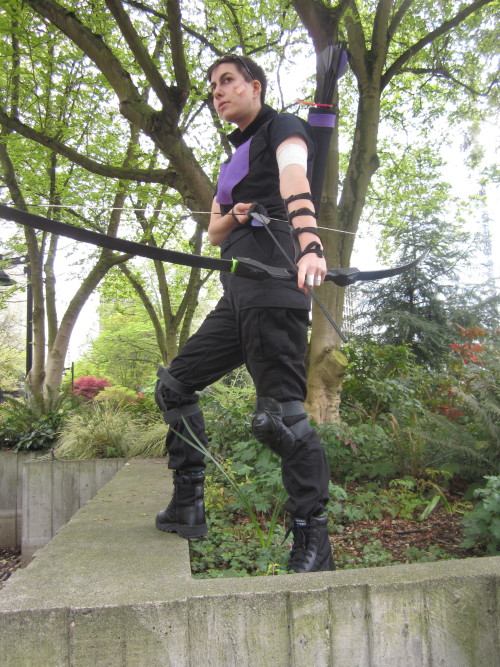 veliseraptor:Clint Barton doing what he does best: hanging around on ledges and shooting at things. 