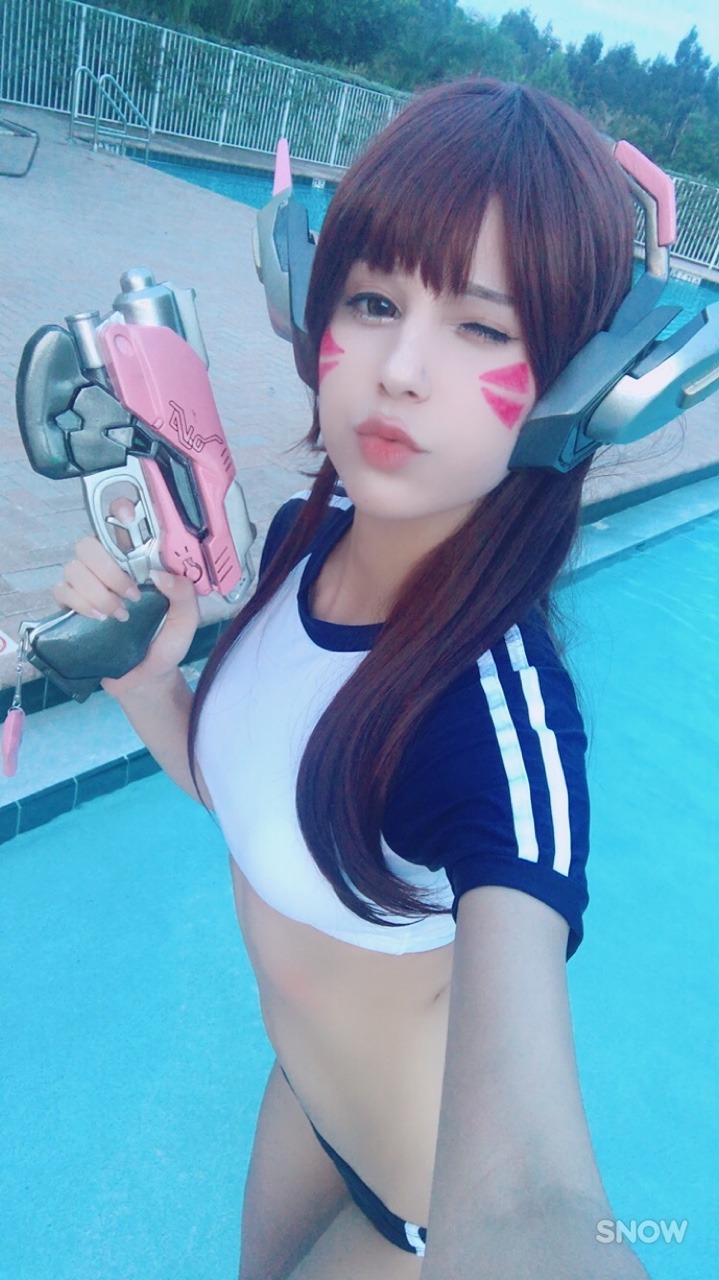 fluffywanwan:  D.va summer skin! I’m always sad they don’t give her enough skins
