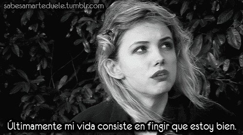 anorexicadepresivainsegura:  Cuando nadie me ve soy una llorona, una chica rota que solo llora y quiere ser hermosa, que no come, que se lastima. Pero cuando estoy con alguien soy “feliz”, siempre sonrio, hago chistes, parezco divertida. Ha ha ha