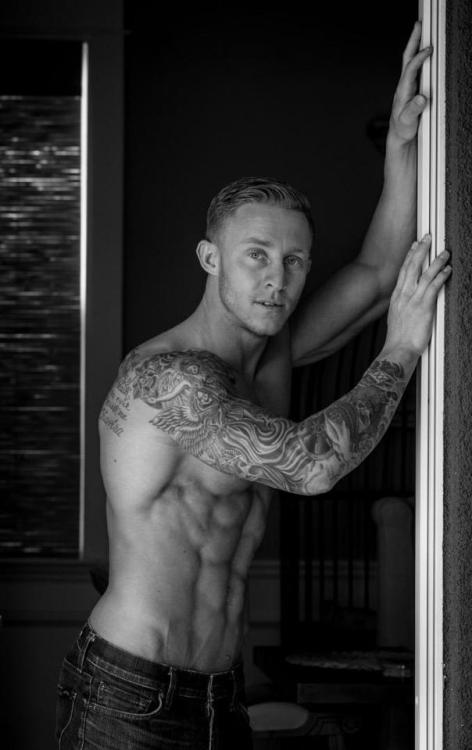 fuspena:  high-higher:  Justin Mynear / Mac  Justin Mynear aka Mac on SC 