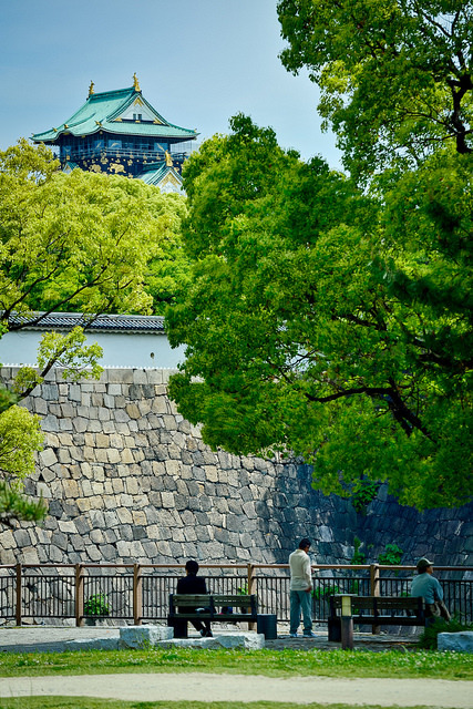 Special seat viewing Osaka-jo Castle (特等席) by christinayan01 on Flickr.