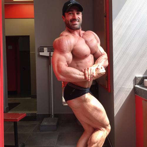 drwannabewannabe:  slickpenguin:Tommy Desbiens Tommy Desbiens…