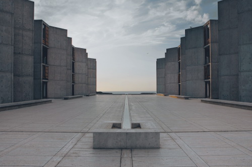 The Salk Institute for Biological Studies / 1965 Louis I. Kahn